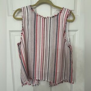 Fate - size L - adorable top - frayed/fringed hem